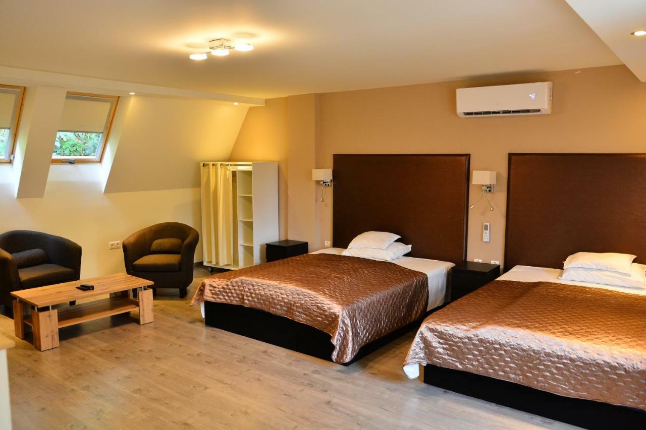 Room4U Apartment Balatonszárszó Exteriör bild