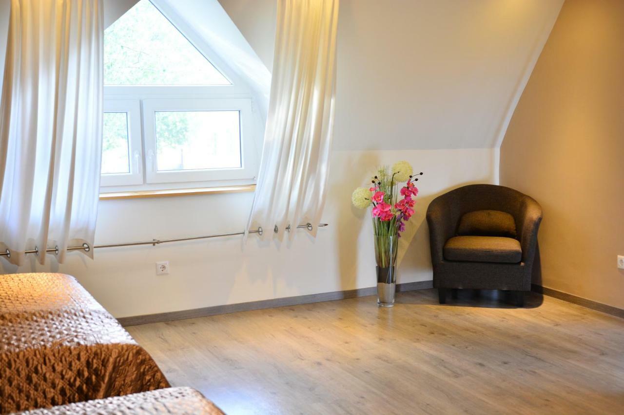Room4U Apartment Balatonszárszó Exteriör bild