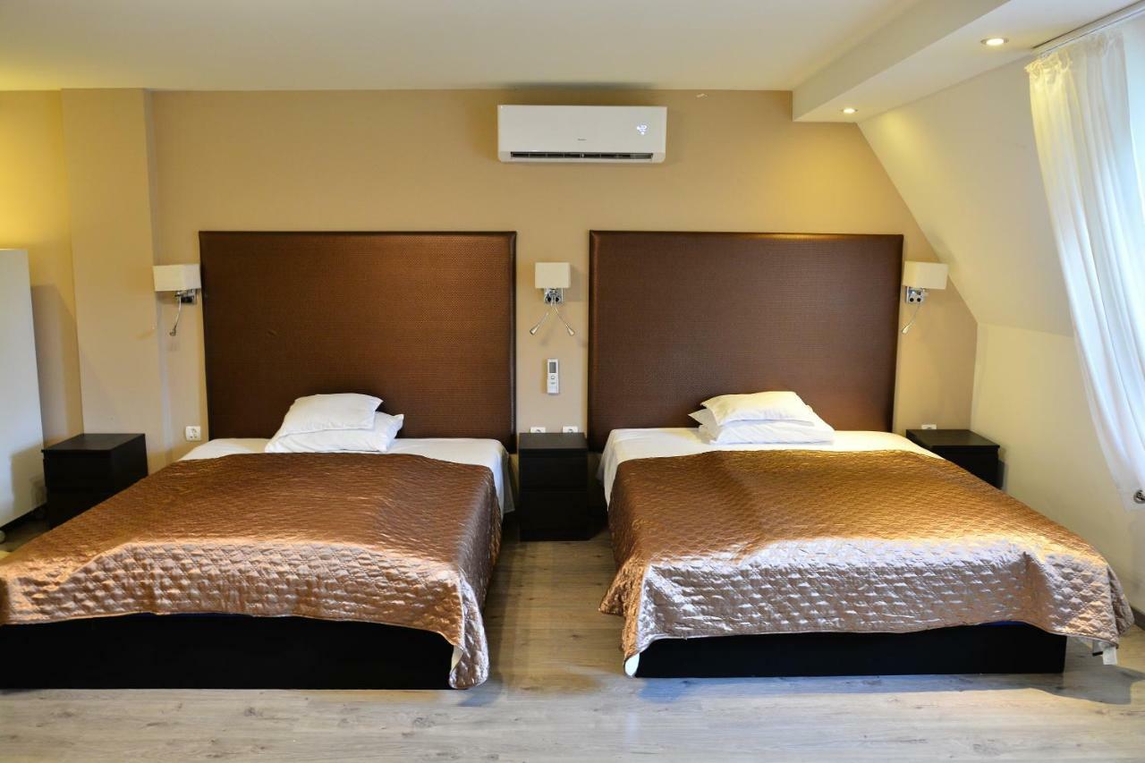 Room4U Apartment Balatonszárszó Exteriör bild